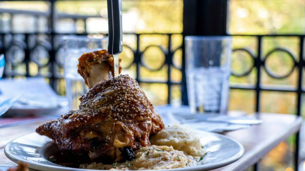 Where can you find the best pork knuckles in Vienna?