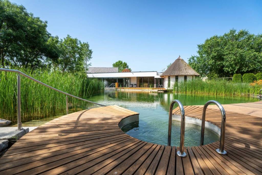 Nur 90 Minuten von Wien entfernt zu Spa in echtem UNESCO Welterbe-Gebiet: Entdecke ein 200 Hektar großes Wellness-Naturresort mit eigenem Sandstrand und Badesee