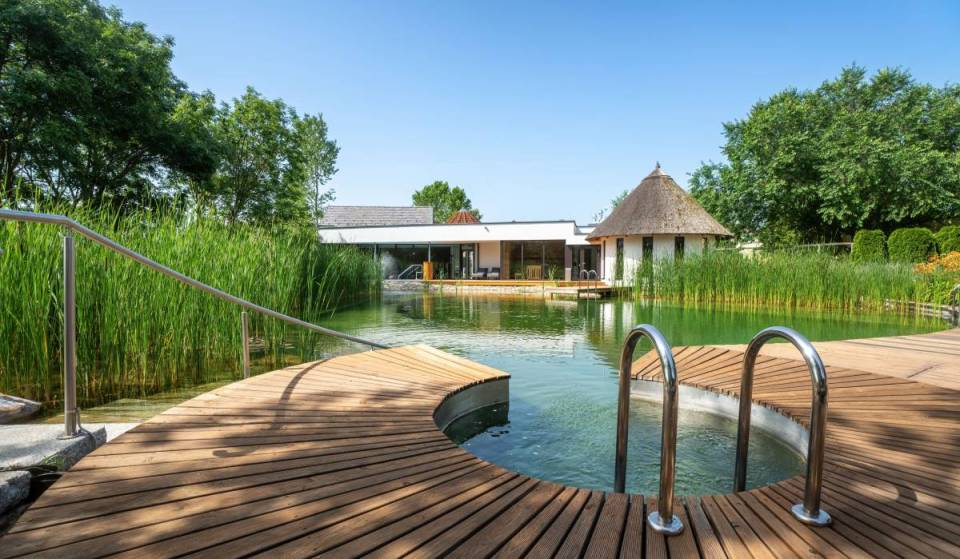 Nur 90 Minuten von Wien entfernt zu Spa in echtem UNESCO Welterbe-Gebiet: Entdecke ein 200 Hektar großes Wellness-Naturresort mit eigenem Sandstrand und Badesee