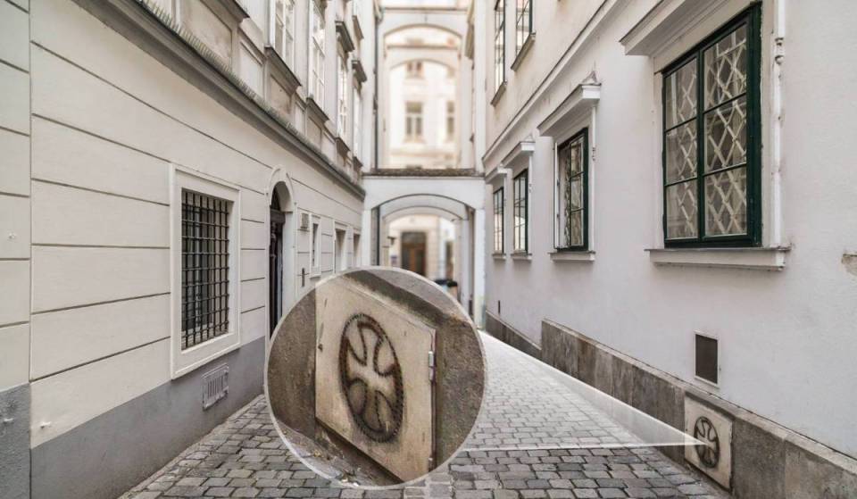Hidden behind St. Stephen’s Cathedral, this alley—just under 115 meters long—invites you on a bloody journey through time with its local Knights Templar history and romantic arcades