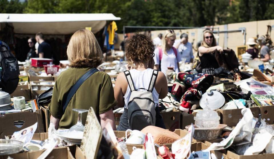 Holt euch die Vintage-Schnäppchen mitten in Wien bei 25-Jahre Jubiläums-Flohmarkt an nur einem Tag dieses Jahr mit lokalen DJs, einem Konzert und Snacks