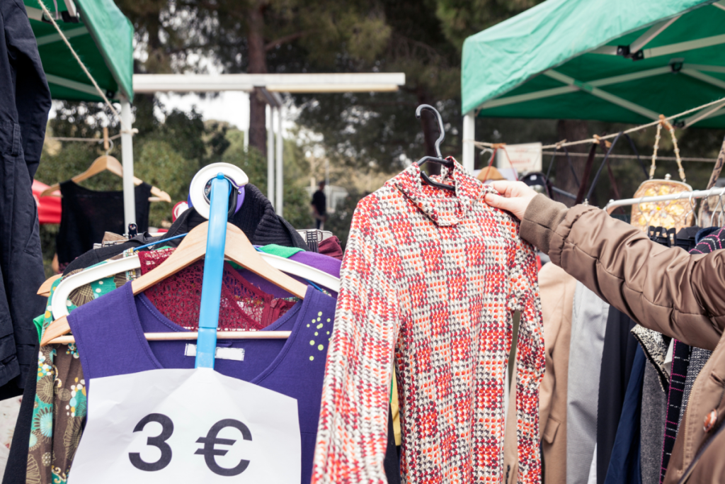 Entdecke am Rande von Wien diesen besonderen Schnäppchen-Flohmarkt mit über 100.000 Artikeln an nur einem Tag