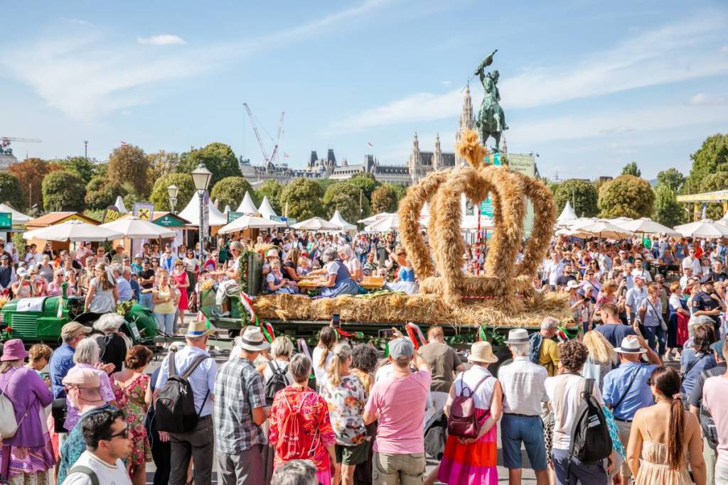 Discover the free and largest fall agricultural festival in central Vienna, featuring over 300 regional exhibitors on site