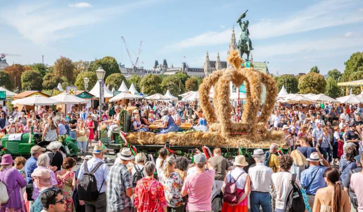 Discover the free and largest fall agricultural festival in central Vienna, featuring over 300 regional exhibitors on site