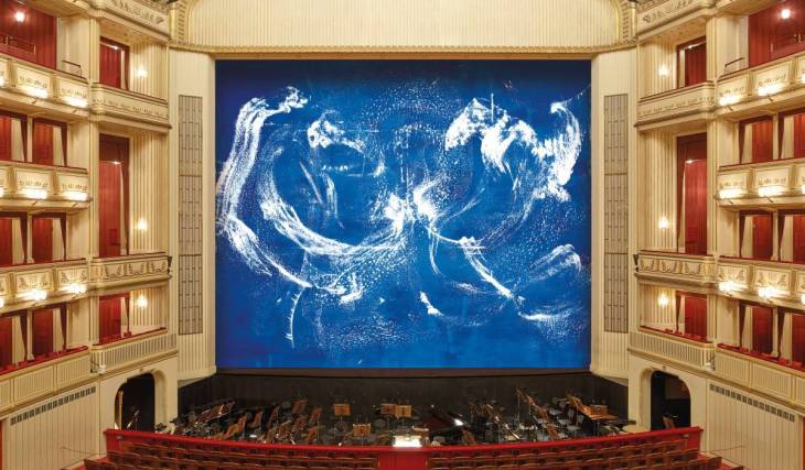For the 29th “Eiserner Vorhang” at the Vienna State Opera, the work of a deceased Austrian painter will be exhibited for the first time across 176 square meters