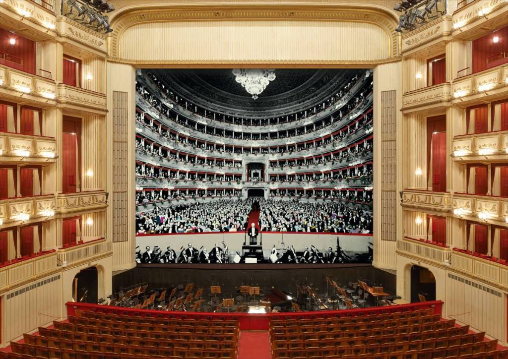 In der Spielzeit von 2001 hing ein Kunstwerk von Richard Hamilton in der Wiener Staatsoper