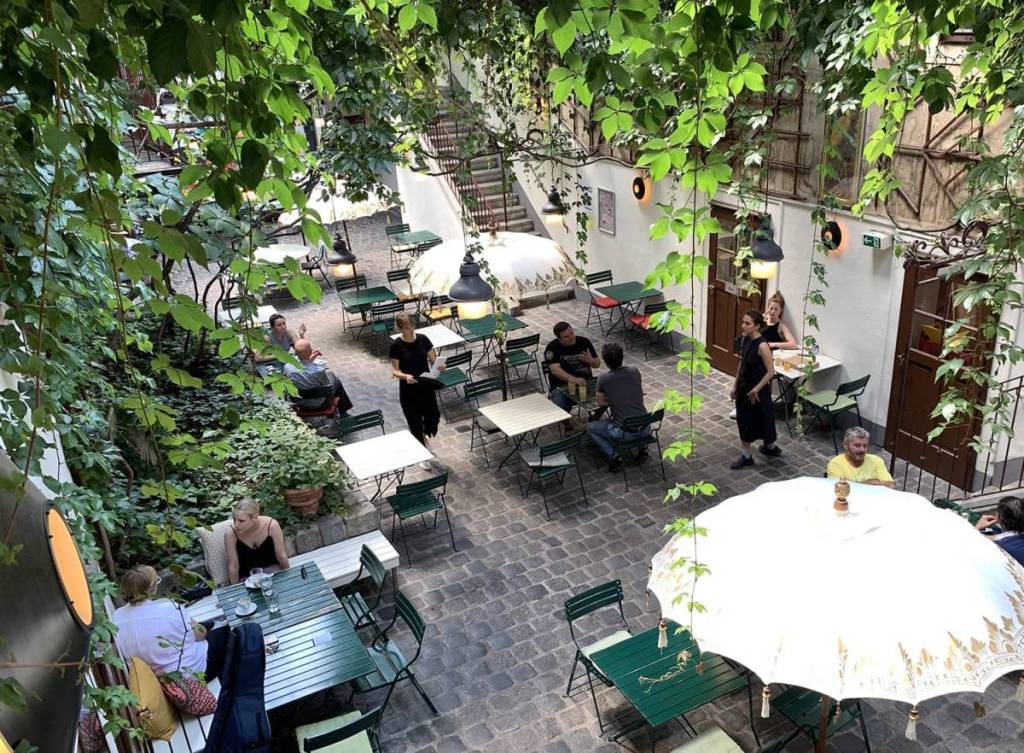 Der gemütliche Gastgarten im Amerlingbeisl