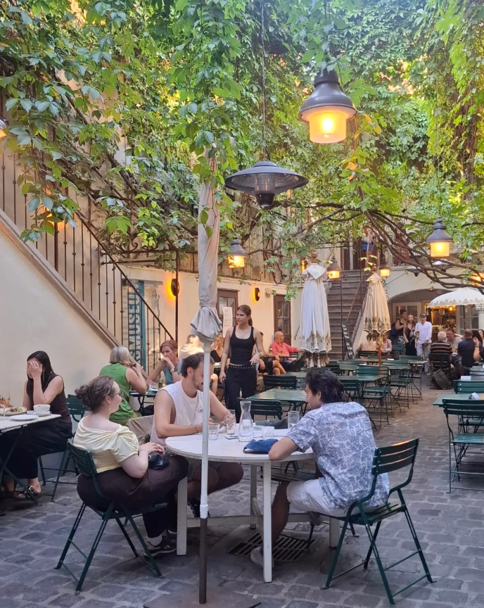 Der gemütliche Gastgarten im Amerlingbeisl