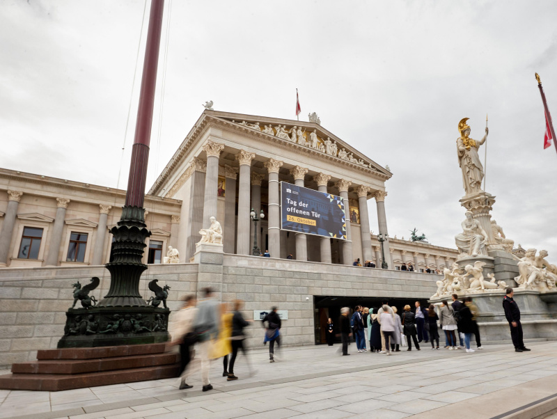 Im Oktober findet der Tag der offenen Tür im Parlament statt
