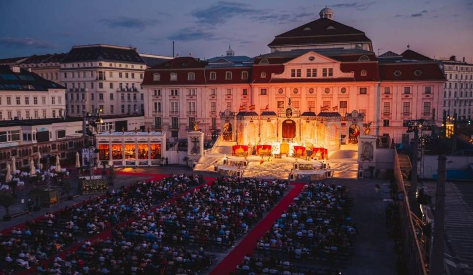 Ab jetzt gibt es Karten für Wiens einzige Open Air Oper! Mitten im 3. Bezirk wird die tragische Liebe zwischen Aida und Radamès zum Leben erweckt