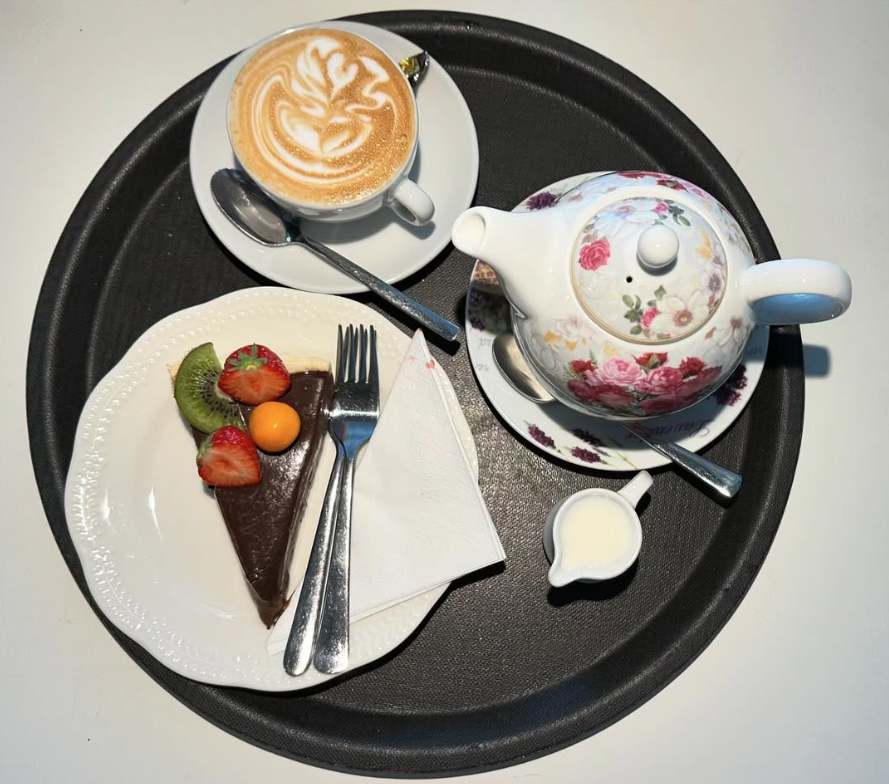 Genieß den Nachmittagtee im Café little Britain in Wien