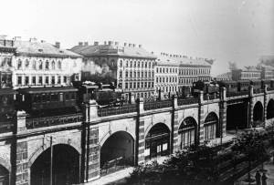 Seit 1898 gibt es die Ziegelbögen von Otto Wagner entlang des Gürtels – einem Ort, das später zu Wiens Rotlichtviertel wurde und jetzt 14 Lokale beherbergt, die diesen Sonntag ihre Türen kostenlos öffnen