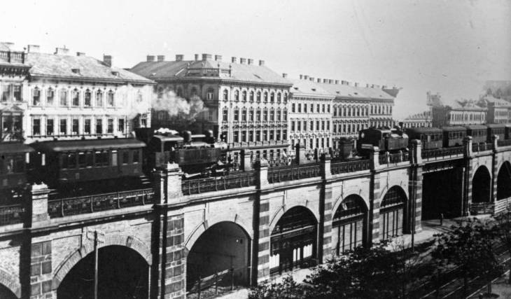 Seit 1898 gibt es die Ziegelbögen von Otto Wagner entlang des Gürtels – einem Ort, das später zu Wiens Rotlichtviertel wurde und jetzt 14 Lokale beherbergt, die diesen Sonntag ihre Türen kostenlos öffnen