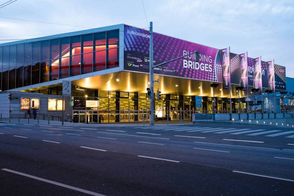 1958 öffnete die Wiener Stadthalle; im Mai 2015 blickten 200 Millionen TV-Zuseher:innen auf Eurovision Song Contest; heute spielen hier internationale Tennisprofis beim Erste Bank Open