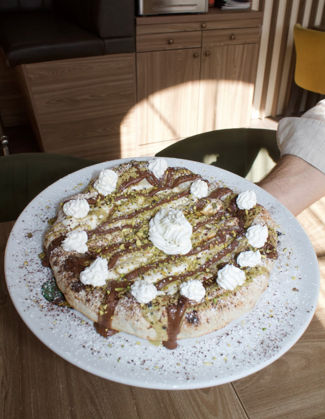 Eine ungewöhnliche Nachspeise ist die Tiramisu Pizza in Wien