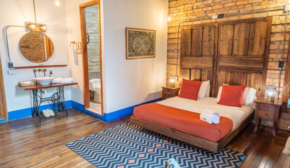 El hotel boutique escondido en el centro histórico con balcones hacia Monserrate ofrece habitaciones desde $275.000